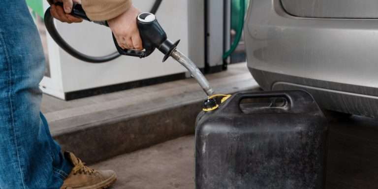 Read more about the article Stop fueling the fire: 4 sneaky fuel theft practices and 4 ways to protect your fleet